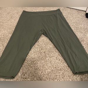Agnes & Dora Capris - Size XXXL - Green/Dark Green
